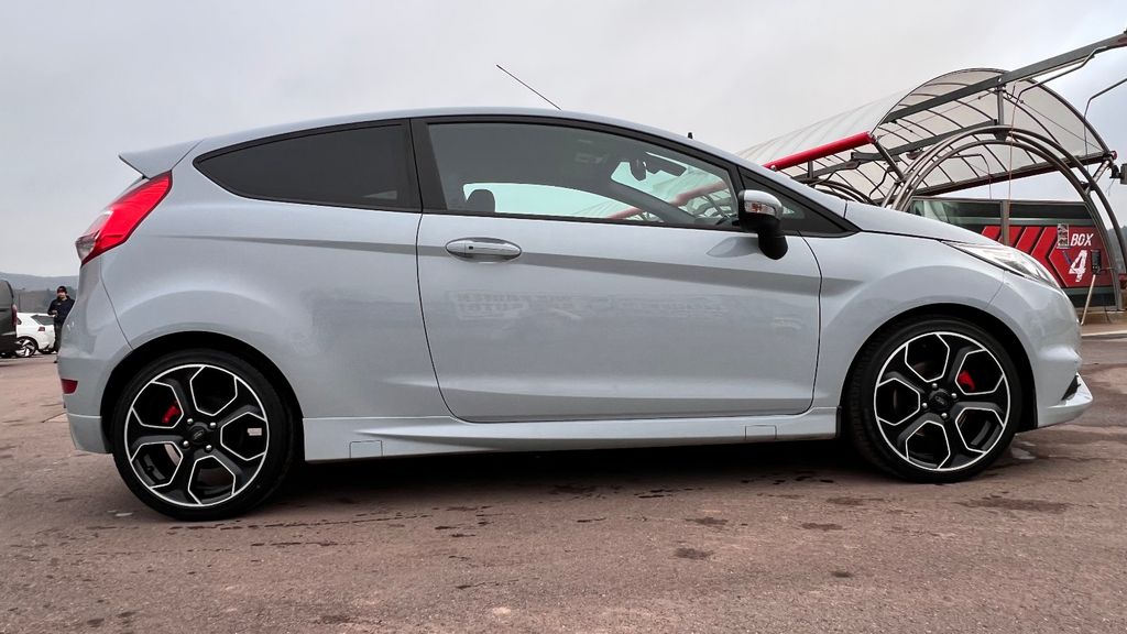 FORD Fiesta ST200 *1. HAND / HU/AU + Zahnriemen neu*