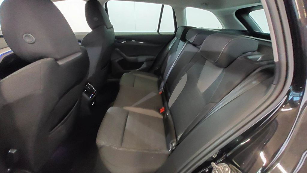 SKODA Octavia Combi 2.0 TDI Ambition DSG *AHK+ACC*