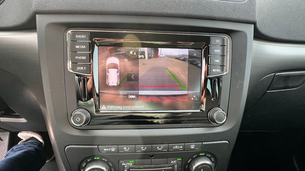 SKODA Yeti 2.0 TDI 4x4 Drive *1. HAND + TÜV NEU*