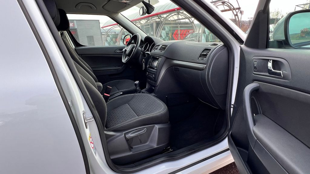 SKODA Yeti 2.0 TDI 4x4 Drive *1. HAND + TÜV NEU*