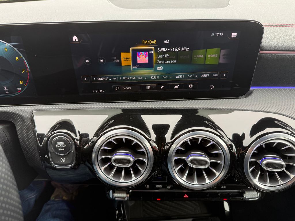 MERCEDES-BENZ CLA 200 Shooting Brake AMG-Line