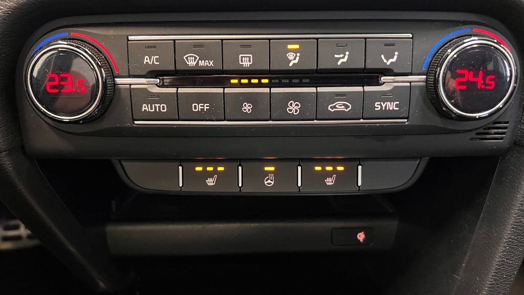 KIA XCeed 1.6 GDI Launch Edition**VOLLAUSSTATTUNG**