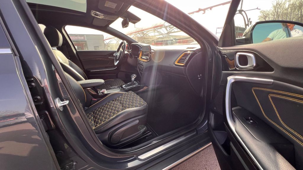 KIA XCeed 1.6 GDI Launch Edition**VOLLAUSSTATTUNG**