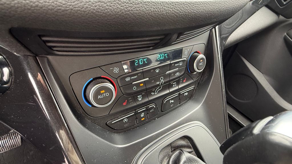 FORD Kuga 2.0 AWD Titanium **1.HAND + AHK schwenkbar