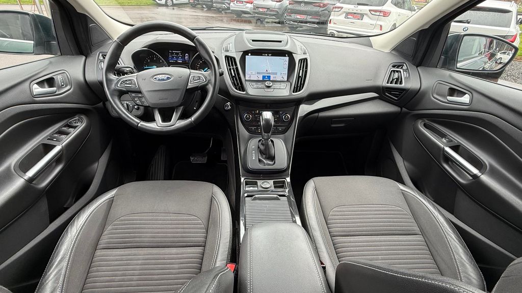 FORD Kuga 2.0 AWD Titanium **1.HAND + AHK schwenkbar