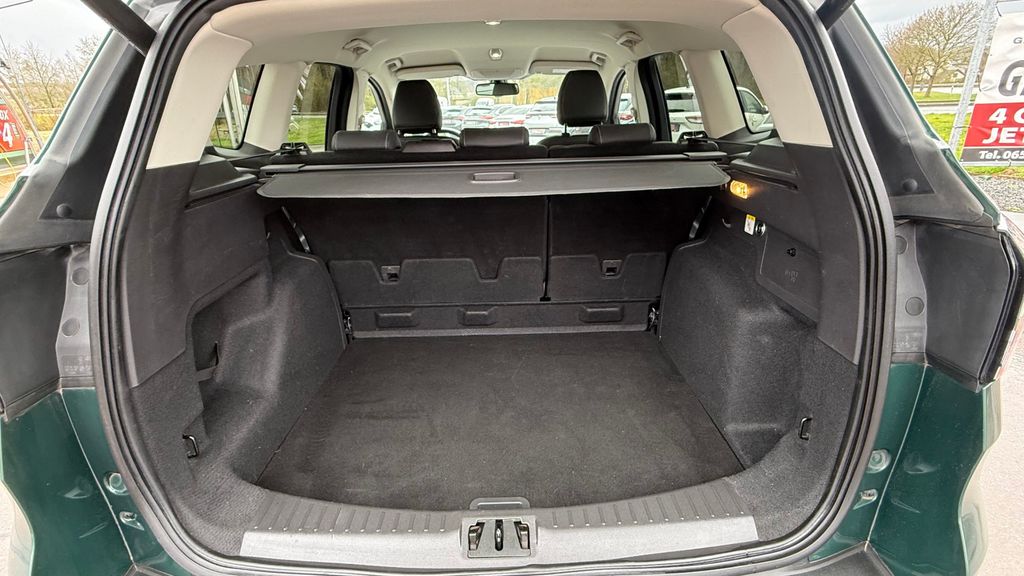 FORD Kuga 2.0 AWD Titanium **1.HAND + AHK schwenkbar