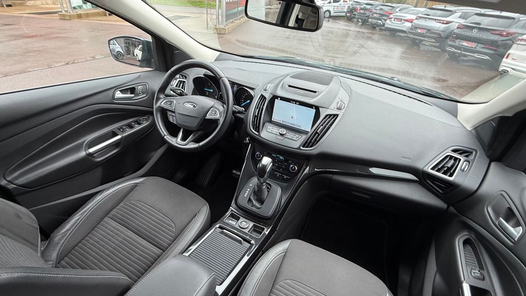 FORD Kuga 2.0 AWD Titanium **1.HAND + AHK schwenkbar