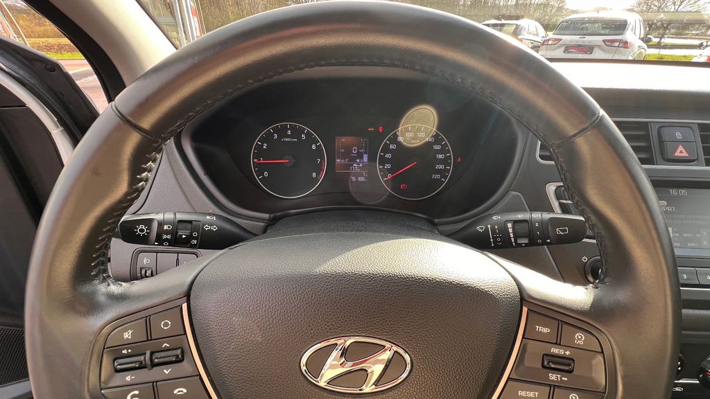 HYUNDAI i20 1.2 Select ***Klima+Tempomat***