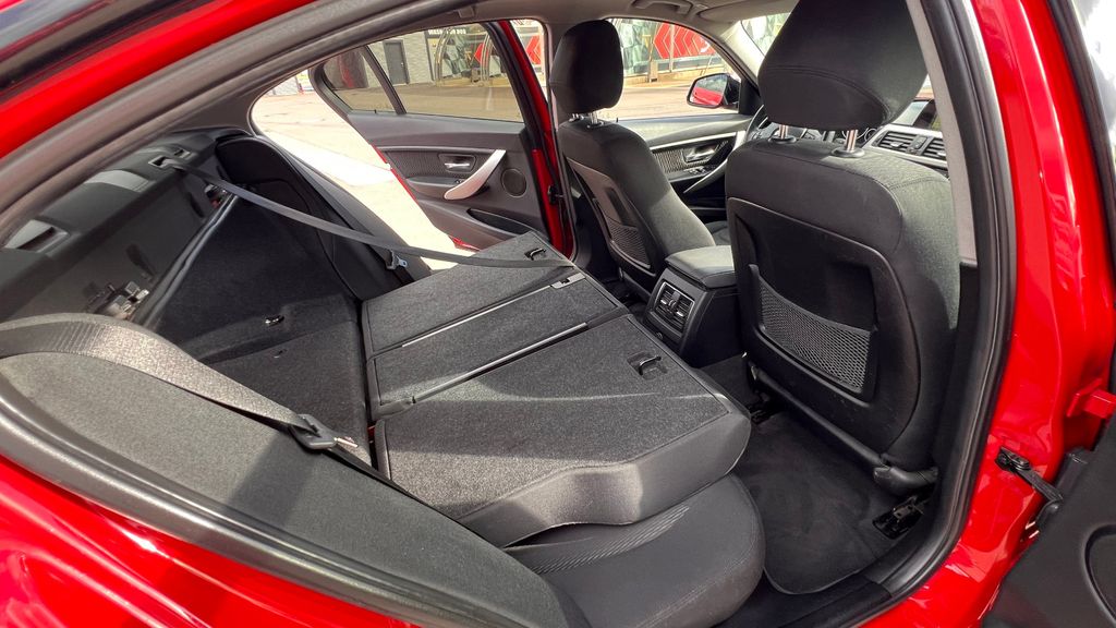 BMW 318 i Advantage Lim. *AHK+Sitzheiz. + Tempomat*