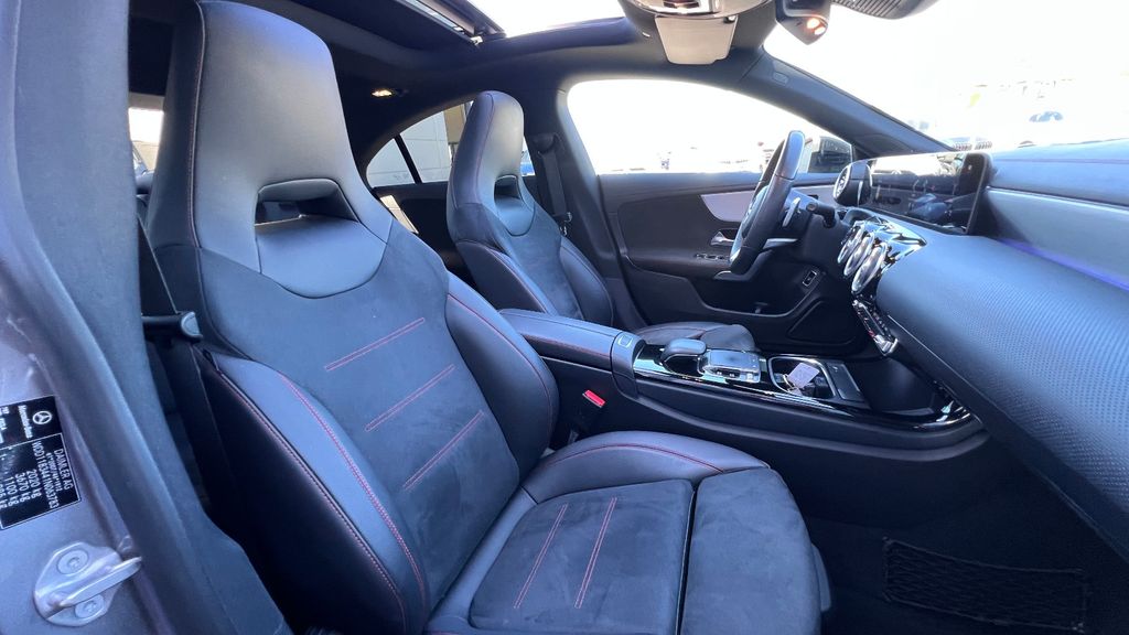 MERCEDES-BENZ CLA 220 AMG-Line ***Panodach+LED+19"+Kamera***