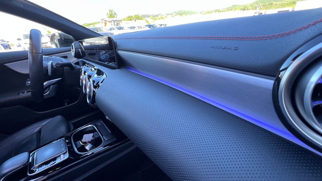MERCEDES-BENZ CLA 220 AMG-Line ***Panodach+LED+19"+Kamera***