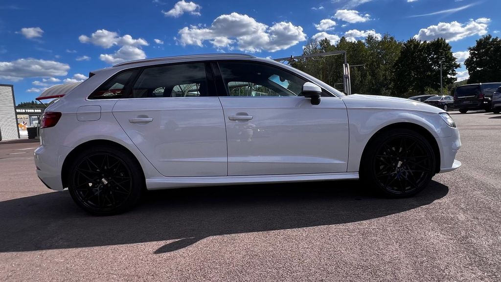 AUDI A3 Sportback e-tron sport **S-Line + 19" + ACC**