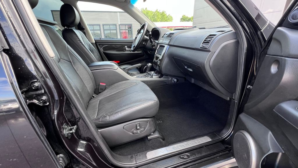 SSANGYONG REXTON W Sapphire 4WD