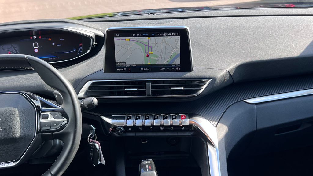 PEUGEOT 5008 1.5 HDi Allure*AHK+Kamera+Navi+Sitzheizung*