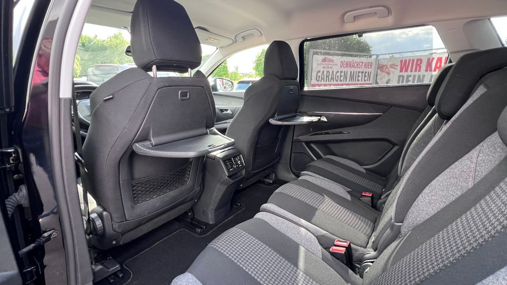 PEUGEOT 5008 1.5 HDi Allure*AHK+Kamera+Navi+Sitzheizung*