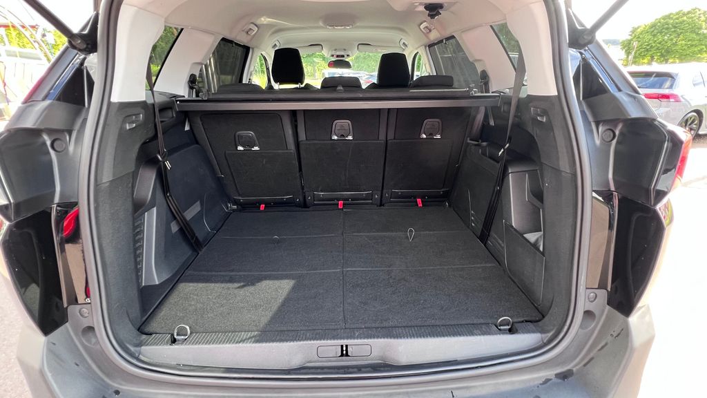 PEUGEOT 5008 1.5 HDi Allure*AHK+Kamera+Navi+Sitzheizung*