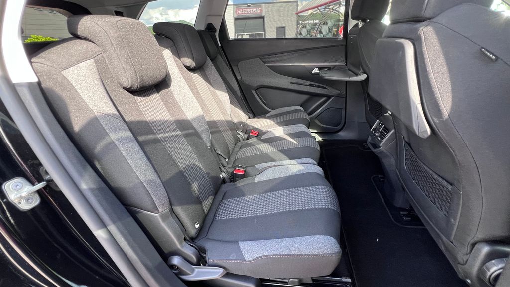 PEUGEOT 5008 1.5 HDi Allure*AHK+Kamera+Navi+Sitzheizung*