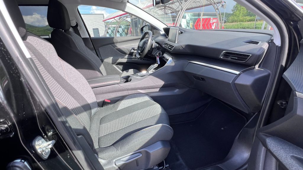 PEUGEOT 5008 1.5 HDi Allure*AHK+Kamera+Navi+Sitzheizung*