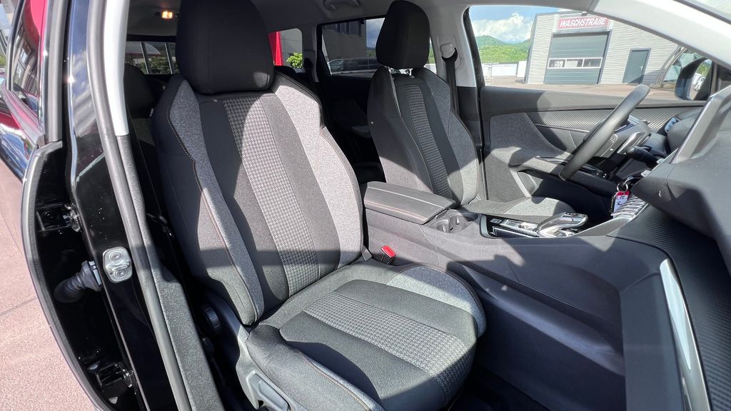 PEUGEOT 5008 1.5 HDi Allure*AHK+Kamera+Navi+Sitzheizung*