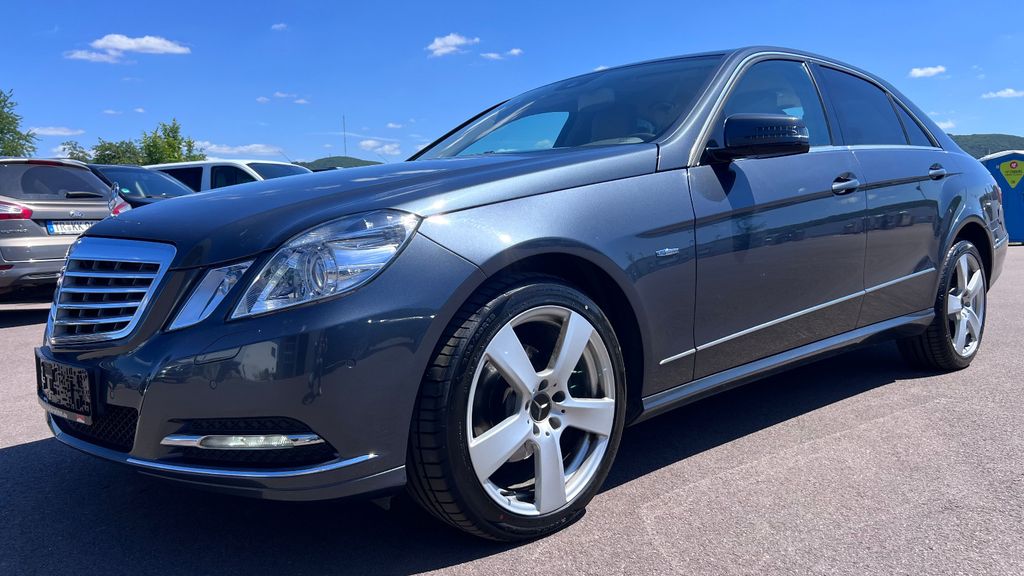 MERCEDES-BENZ E 220 CDI Limousine **Leder+AHK+Kamera+Memory**