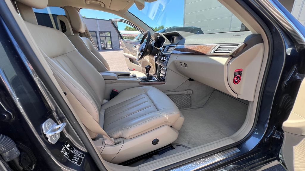 MERCEDES-BENZ E 220 CDI Limousine **Leder+AHK+Kamera+Memory**
