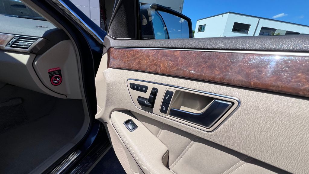 MERCEDES-BENZ E 220 CDI Limousine **Leder+AHK+Kamera+Memory**