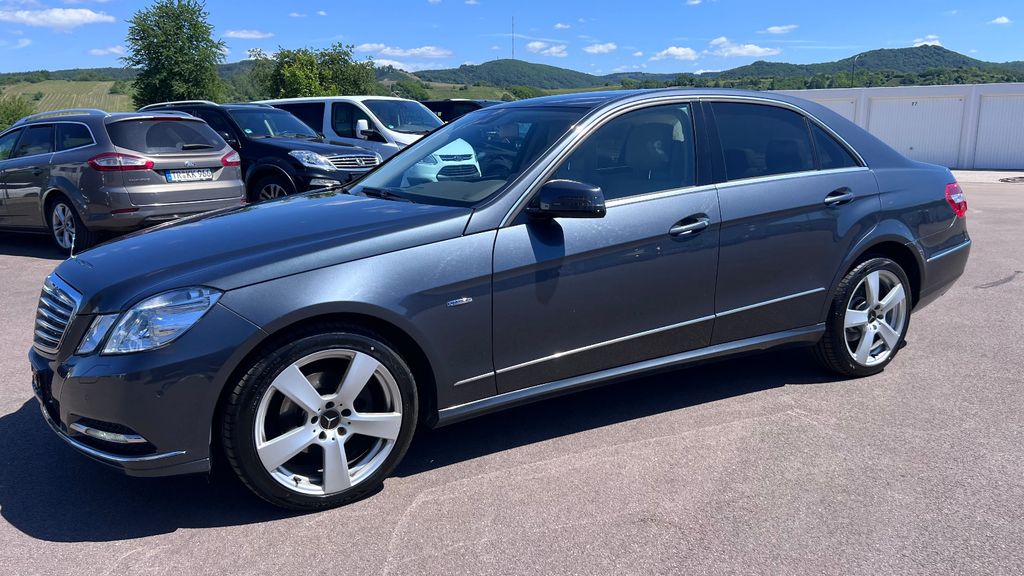 MERCEDES-BENZ E 220 CDI Limousine **Leder+AHK+Kamera+Memory**