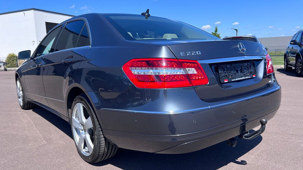 MERCEDES-BENZ E 220 CDI Limousine **Leder+AHK+Kamera+Memory**