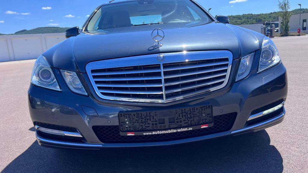 MERCEDES-BENZ E 220 CDI Limousine **Leder+AHK+Kamera+Memory**