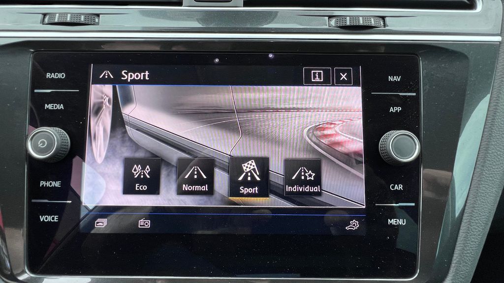 VW Tiguan 2.0 TDI Highline 4Motion DSG **AHK+LED**