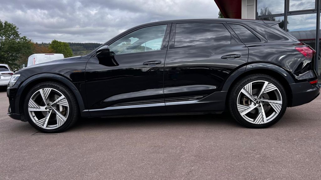 AUDI Q8 e-tron S-Line