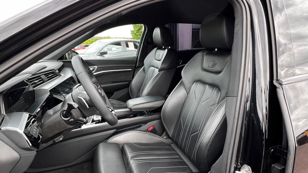 AUDI Q8 e-tron S-Line