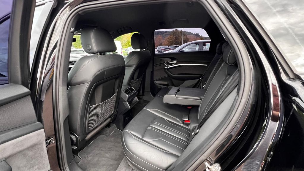 AUDI Q8 e-tron S-Line