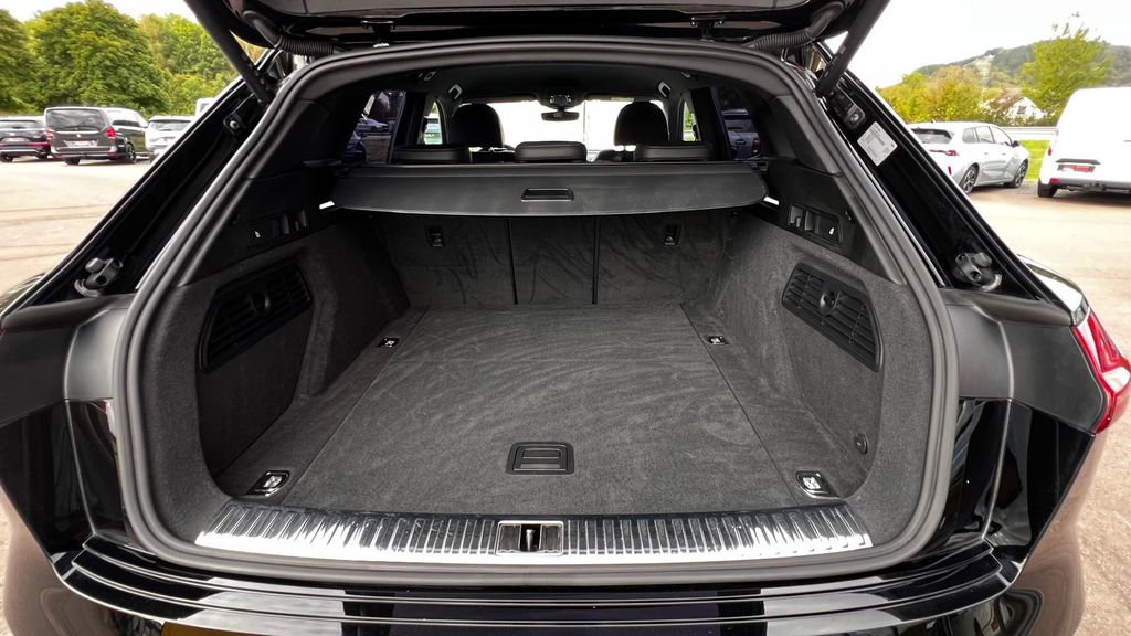 AUDI Q8 e-tron S-Line