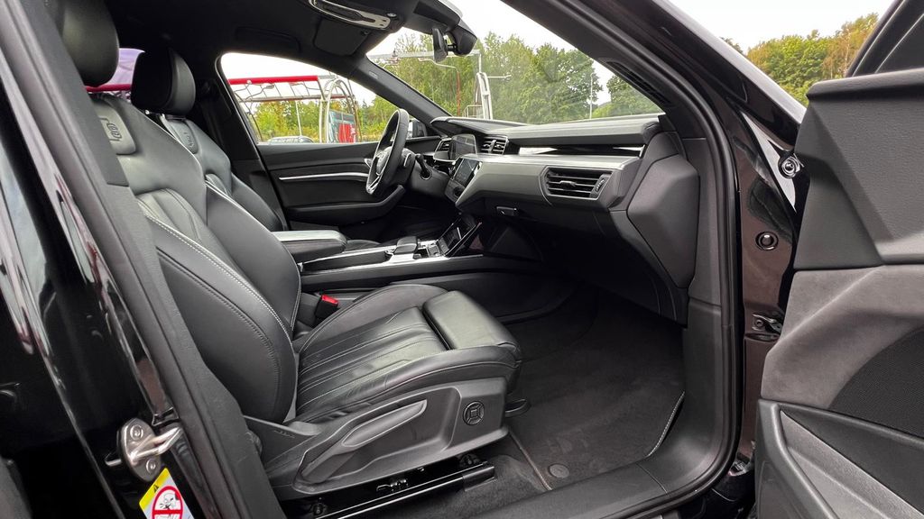 AUDI Q8 e-tron S-Line