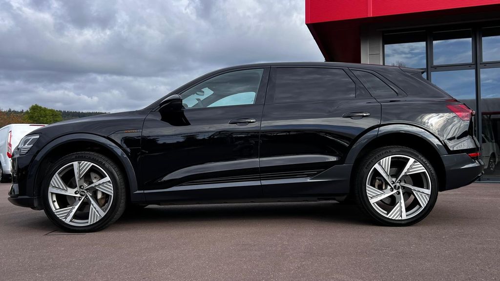 AUDI Q8 e-tron S-Line