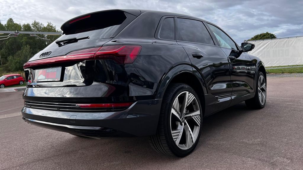 AUDI Q8 e-tron S-Line