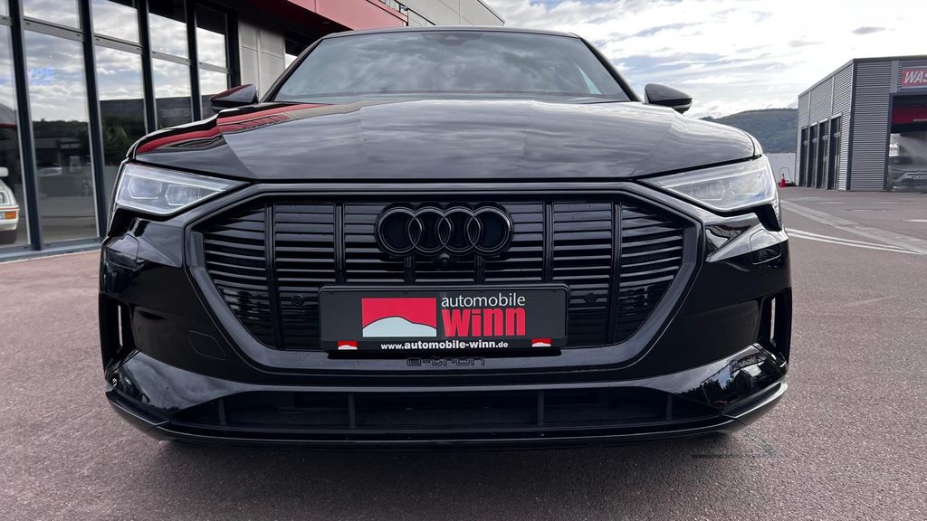 AUDI Q8 e-tron S-Line