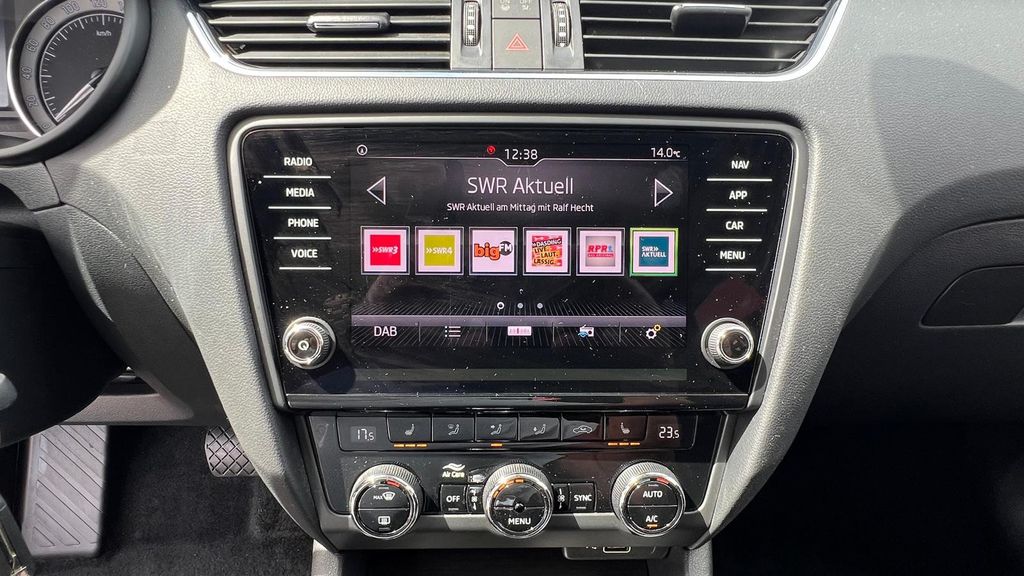 SKODA Octavia Combi 2.0 TDI DSG Soleil