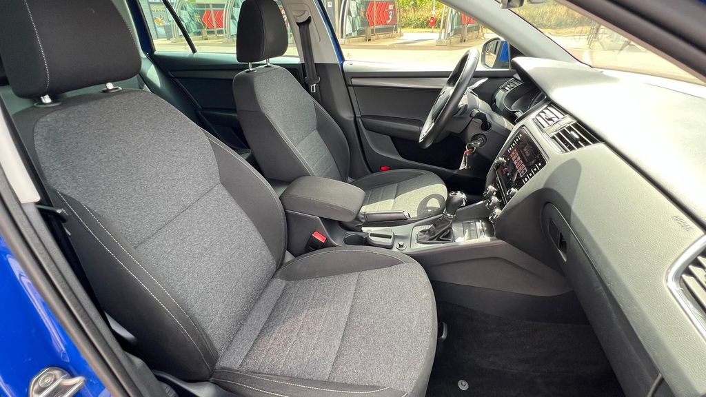 SKODA Octavia Combi 2.0 TDI DSG Soleil