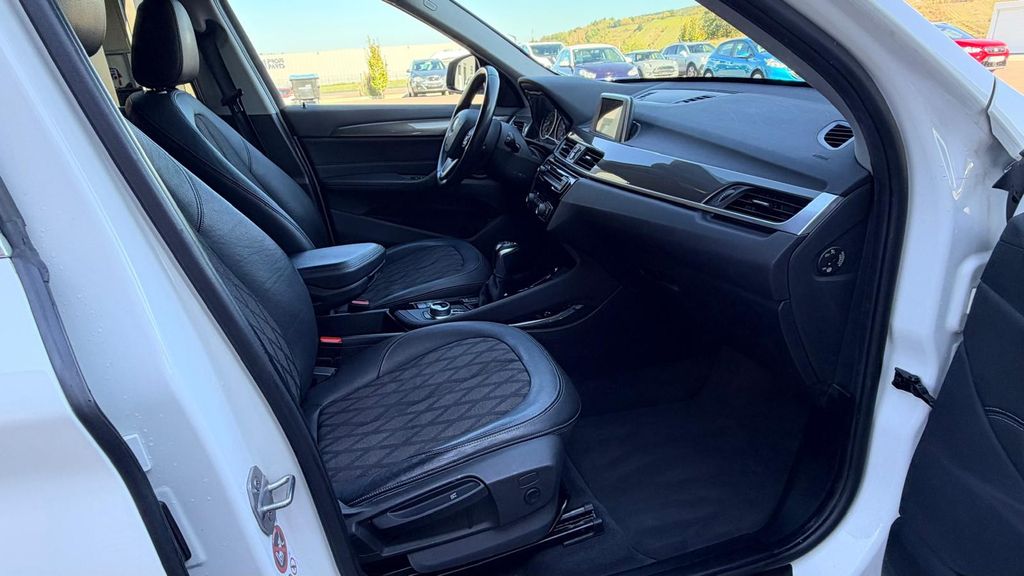 BMW X1 xDrive 20 d xLine **1. HAND + SCHECKHEFT**
