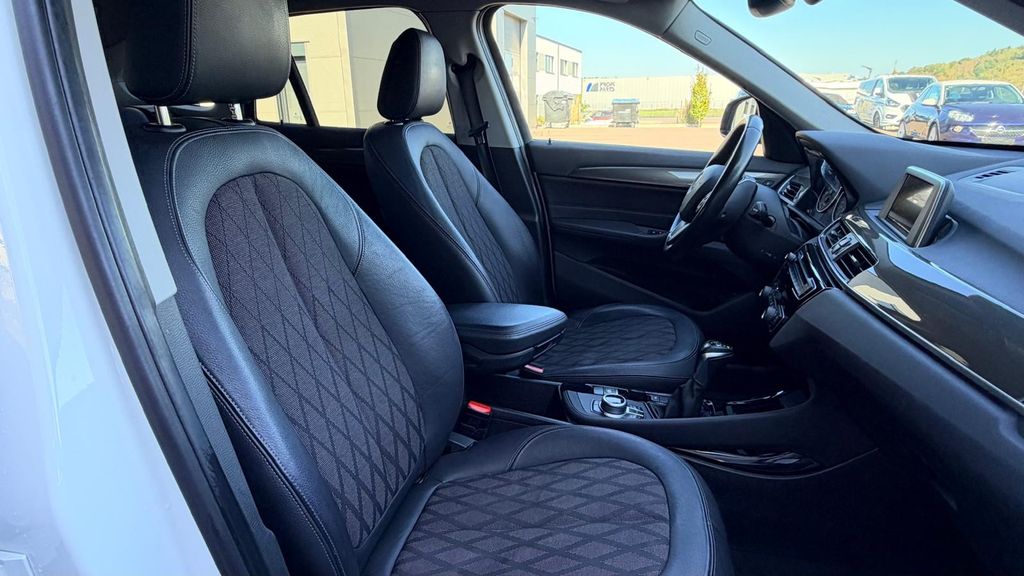 BMW X1 xDrive 20 d xLine **1. HAND + SCHECKHEFT**