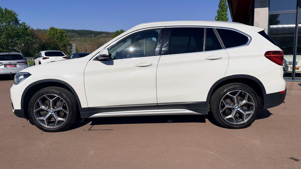 BMW X1 xDrive 20 d xLine **1. HAND + SCHECKHEFT**