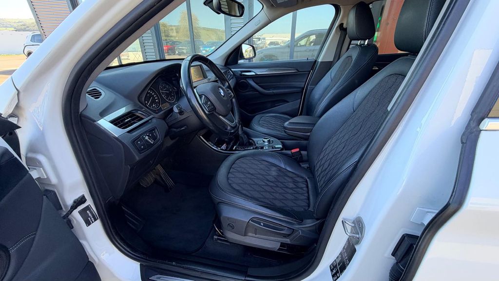 BMW X1 xDrive 20 d xLine **1. HAND + SCHECKHEFT**